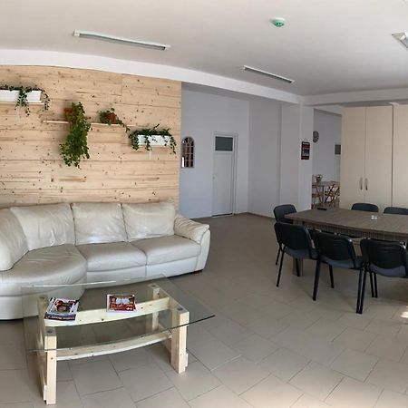 Hotel Nova Residence Popesti-Leordeni Kültér fotó