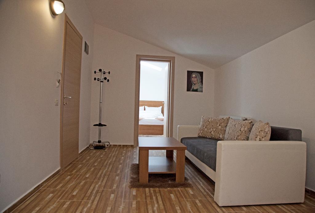 Hotel Nova Residence Popesti-Leordeni Kültér fotó