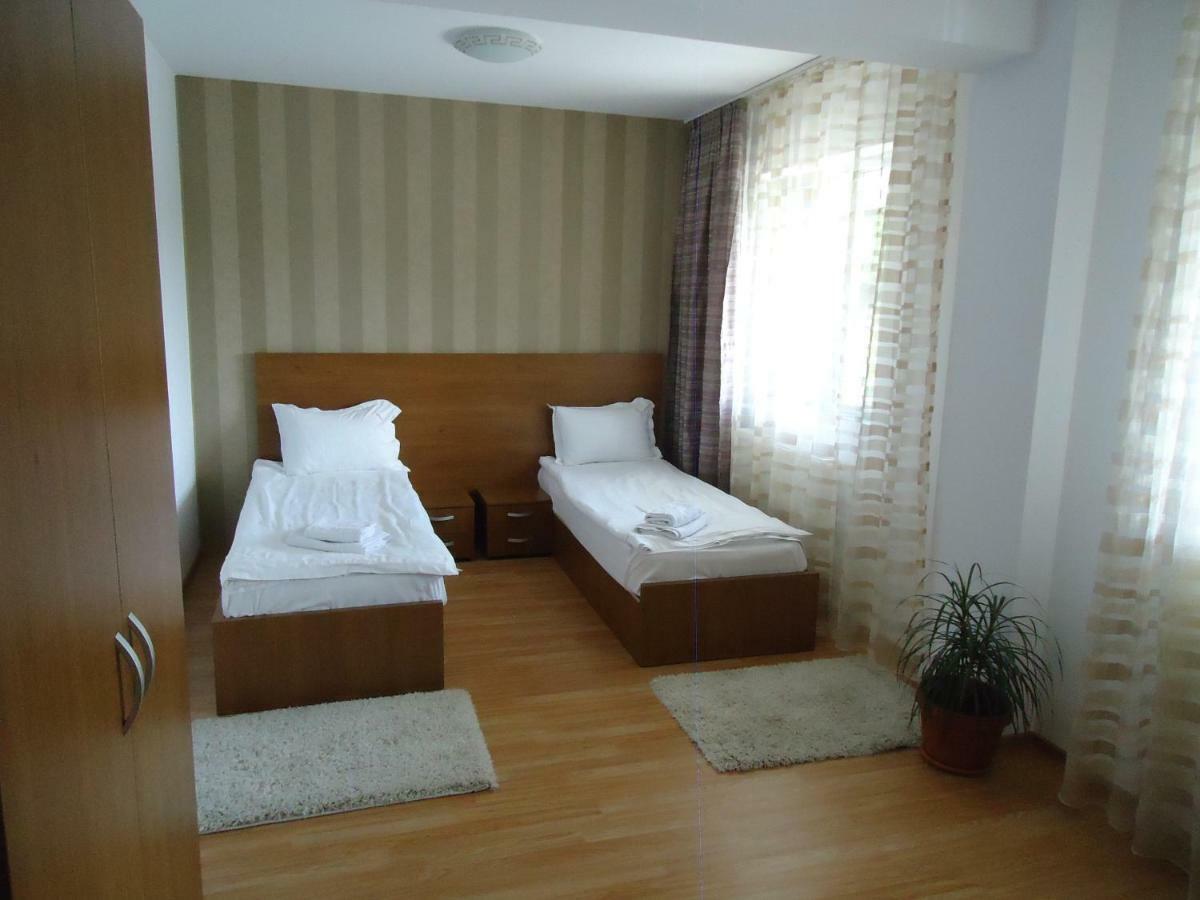 Hotel Nova Residence Popesti-Leordeni Kültér fotó