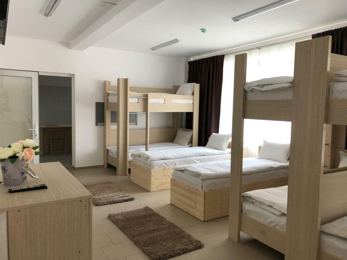 Hotel Nova Residence Popesti-Leordeni Kültér fotó