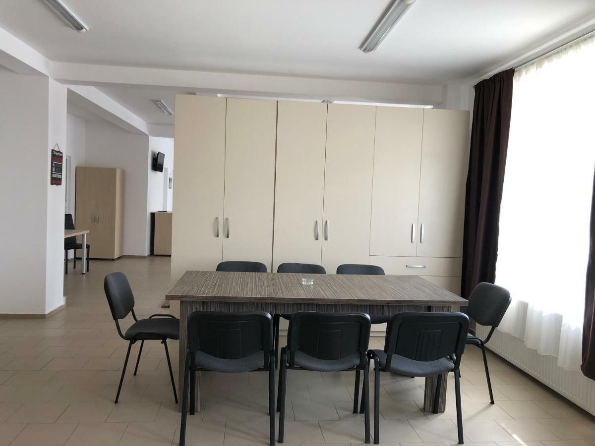 Hotel Nova Residence Popesti-Leordeni Kültér fotó