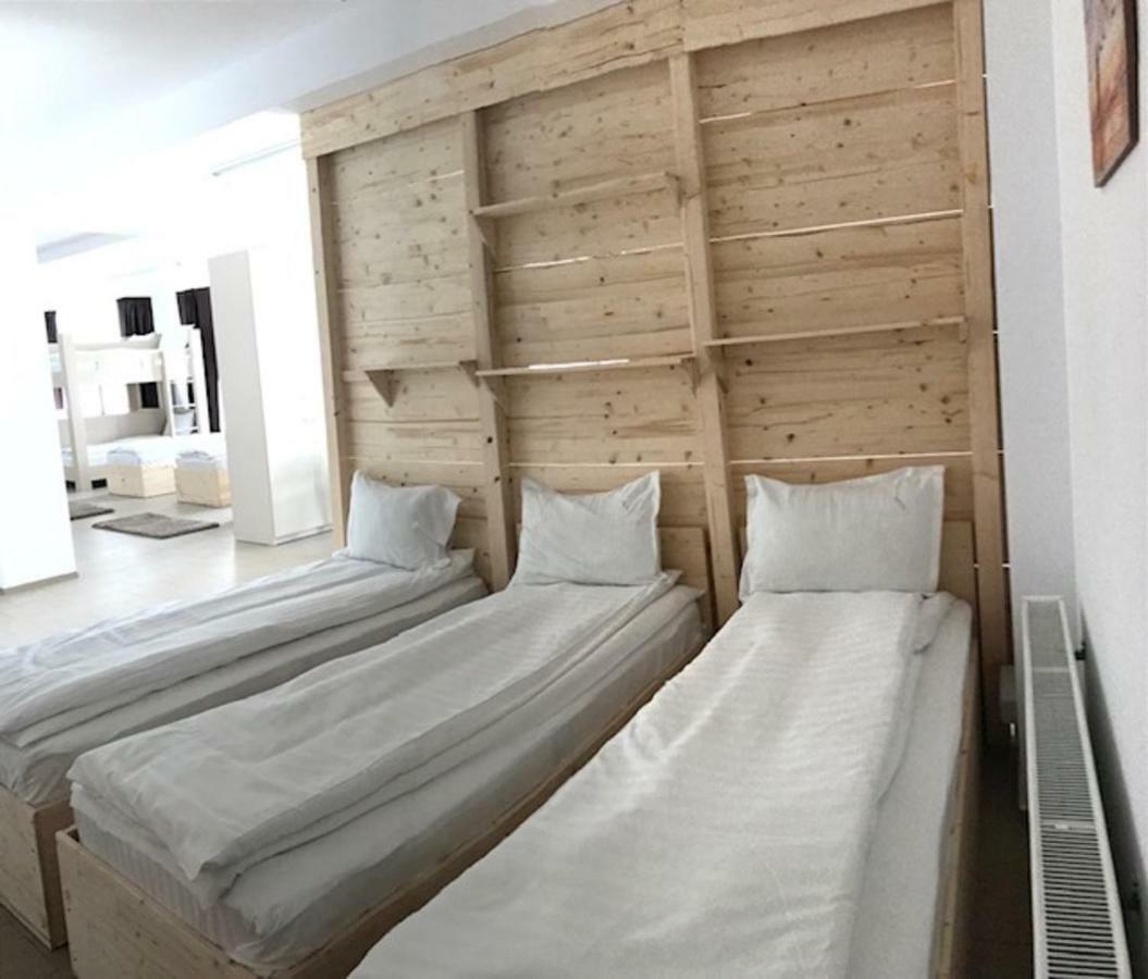 Hotel Nova Residence Popesti-Leordeni Kültér fotó